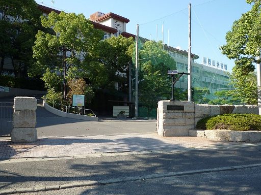 岡山学芸館清秀中学校の校舎の写真