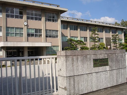 広島大学附属福山中学校の校舎の写真