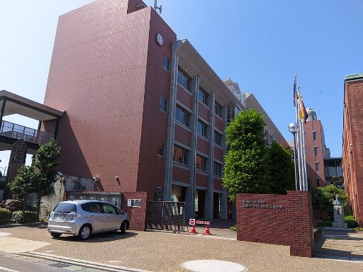 修道中学校の校舎の写真