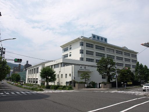 崇徳中学校の校舎の写真
