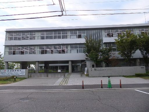 広島なぎさ中学校の校舎の写真