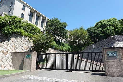 梅光学院中学校の校舎の写真