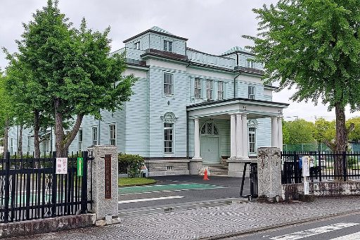 愛媛大学教育学部附属中学校の校舎の写真