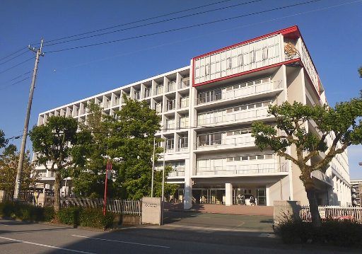 土佐中学校の校舎の写真