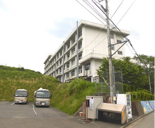 高知中学校の校舎の写真