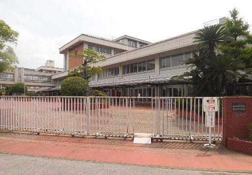 高知学芸中学校の校舎の写真