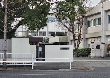 福岡教育大学附属小倉中学校の校舎の写真
