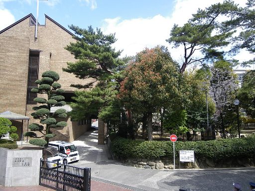 明治学園中学校の校舎の写真