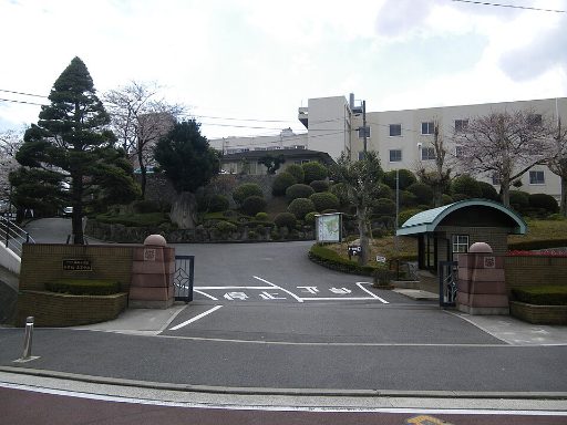 西南女学院中学校の校舎の写真