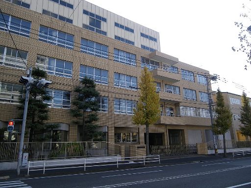 小倉日新館中学校の校舎の写真