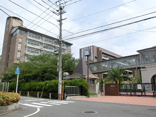 東福岡自彊館中学校の校舎の写真