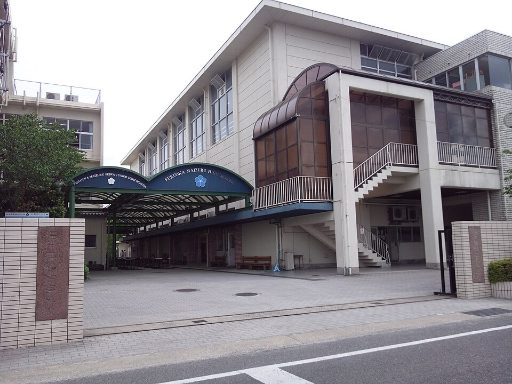 福岡舞鶴誠和中学校の校舎の写真