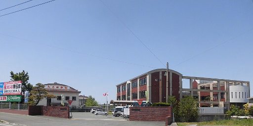 大牟田中学校の校舎の写真