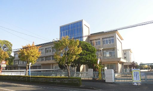 佐賀大学教育学部附属中学校の校舎の写真