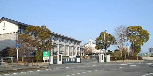 佐賀県立致遠館中学校の校舎の写真
