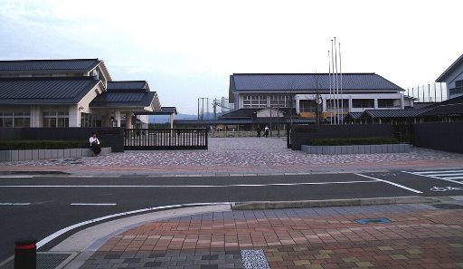 佐賀県立唐津東中学校の校舎の写真