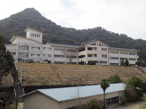佐賀県立武雄青陵中学校の校舎の写真