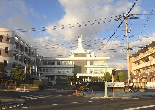 龍谷中学校の校舎の写真