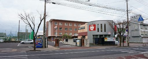 成穎中学校の校舎の写真