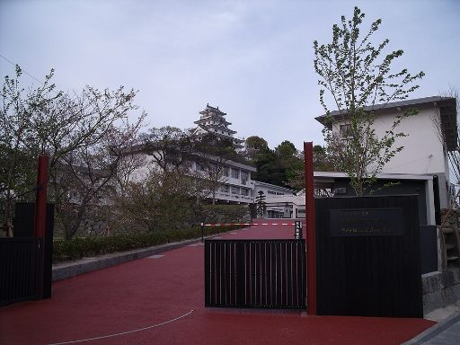 早稲田佐賀中学校の校舎の写真