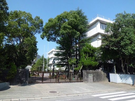 長崎大学教育学部附属中学校の校舎の写真