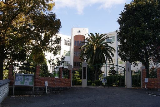 長崎県立佐世保北中学校の校舎の写真