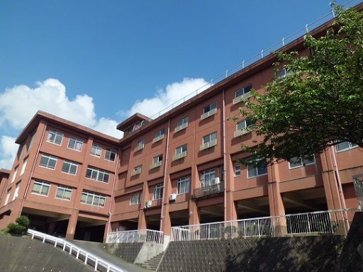 精道三川台中学校の校舎の写真