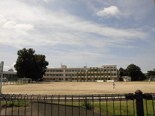 熊本大学教育学部附属中学校の校舎の写真