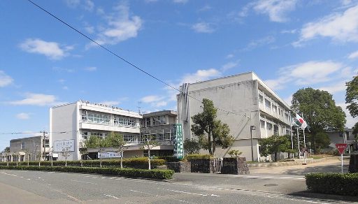 熊本県立八代中学校の校舎の写真
