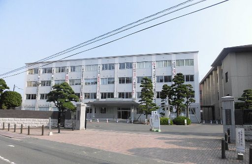 真和中学校の校舎の写真