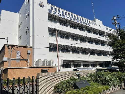 熊本学園大学付属中学校の校舎の写真