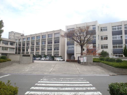 大分県立大分豊府中学校の校舎の写真