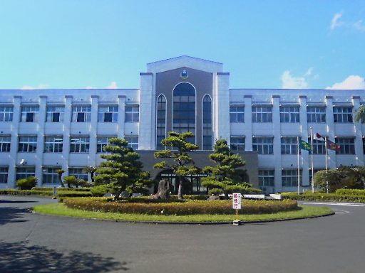 宮崎県立都城泉ヶ丘高等学校附属中学校の校舎の写真