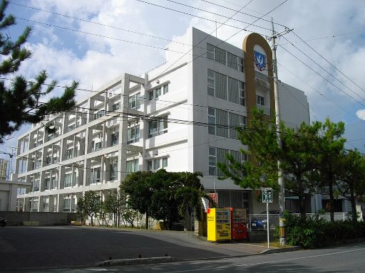 沖縄カトリック中学校の校舎の写真