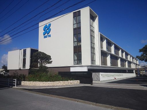 昭和薬科大学附属中学校の校舎の写真