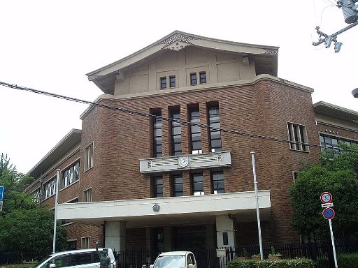 京都教育大学附属京都小中学校の校舎の写真