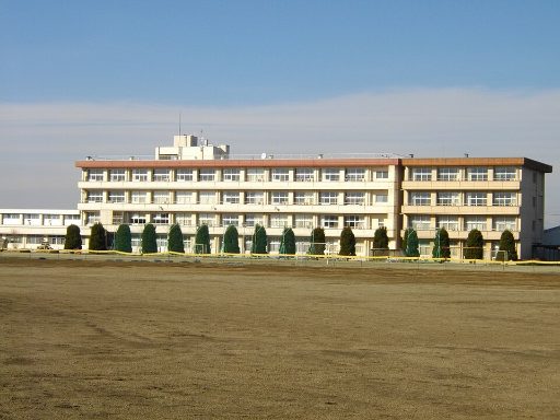 茨城県立古河中等教育学校の校舎の写真