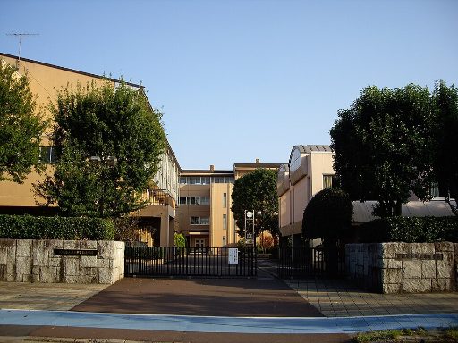 茨城県立並木中等教育学校の校舎の写真