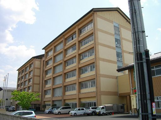 群馬県立中央中等教育学校の校舎の写真