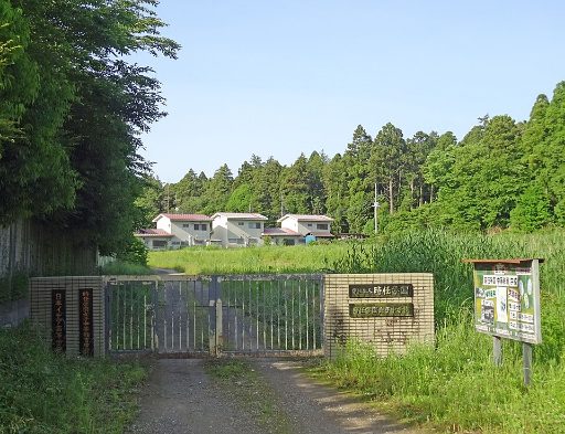 時任学園中等教育学校の校舎の写真