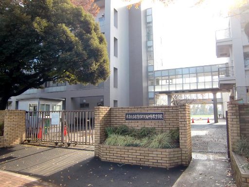 東京大学教育学部附属中等教育学校の校舎の写真