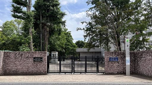 東京学芸大学附属国際中等教育学校の校舎の写真