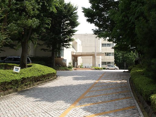 神奈川県立平塚中等教育学校の校舎の写真