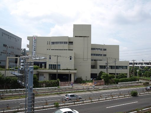 自修館中等教育学校の校舎の写真