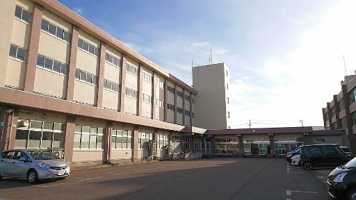新潟県立直江津中等教育学校の校舎の写真