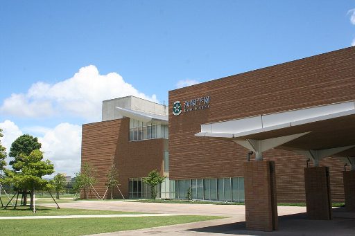 海陽中等教育学校の校舎の写真