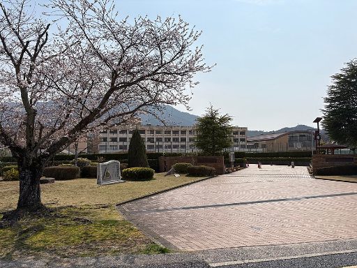 広島市立広島中等教育学校の校舎の写真